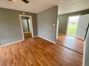 1901 N Avenue Q, Unit 1905 in Freeport, TX - Building Photo - Building Photo