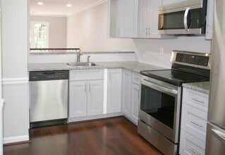 8503 Gambel Oak Dr in Springfield, VA - Building Photo - Building Photo