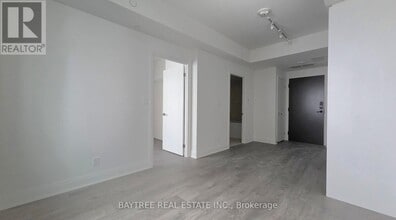 2 Erskine Rd in Mississauga, ON - Building Photo - Building Photo