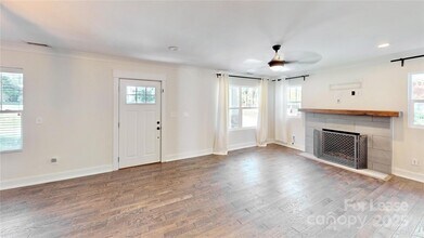 1412 N Sharon Amity Rd in Charlotte, NC - Building Photo - Building Photo