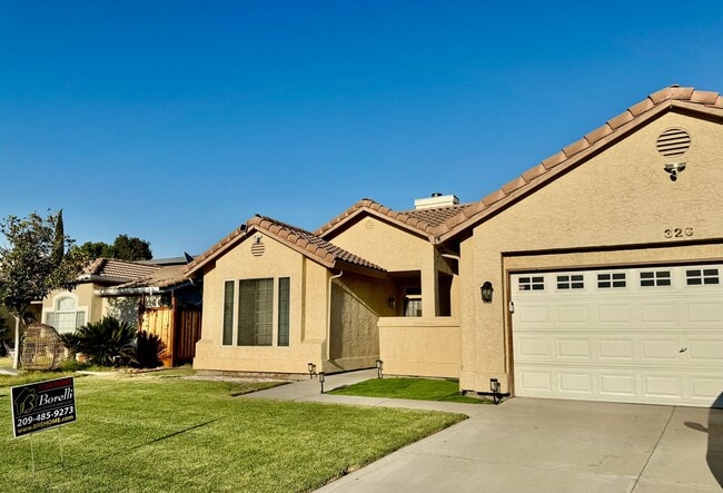 326 N Santa Clara St in Los Banos, CA - Building Photo - Building Photo