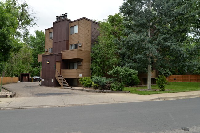 Creekside Apartments in Boulder, CO - Building Photo - Building Photo