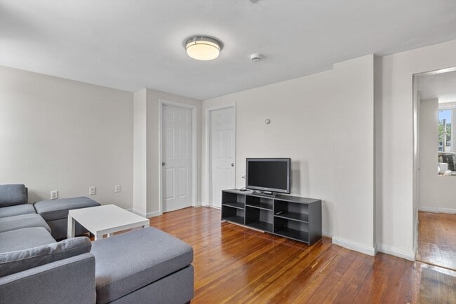 528 Medford St in Boston, MA - Building Photo - Building Photo