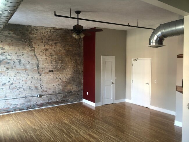56 Monroe Center St NW, Unit 7 in Grand Rapids, MI - Building Photo - Building Photo