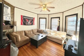 30 Darling St, Unit 2 in Boston, MA - Foto de edificio - Building Photo