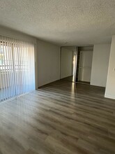 1632 N Formosa Ave, Unit 206 in Los Angeles, CA - Building Photo - Building Photo
