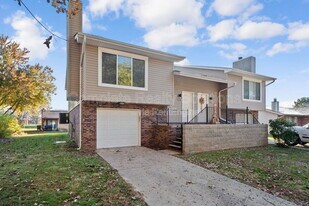 716 Plankway Dr in Belleville, IL - Building Photo