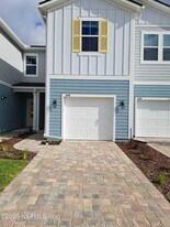 318 Brandon Lks Dr in St. Augustine, FL - Building Photo