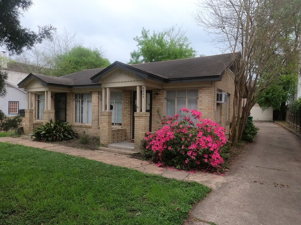 4237 Gibson St in Houston, TX - Building Photo