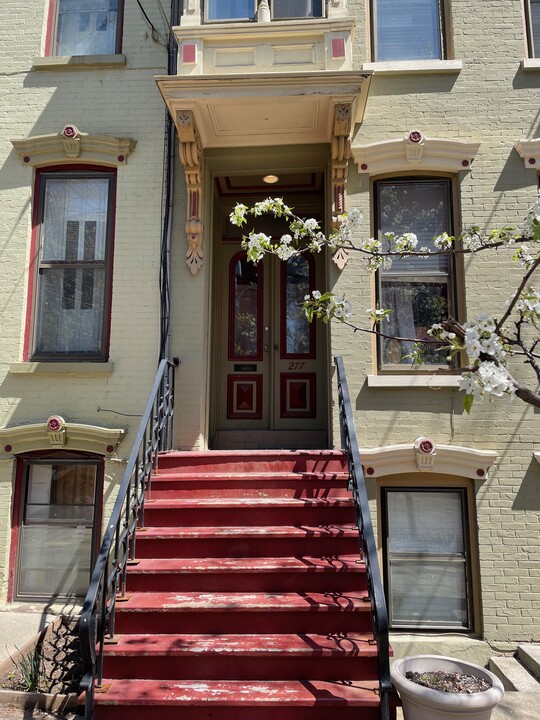 277 Hudson Ave, Unit 1 Photo