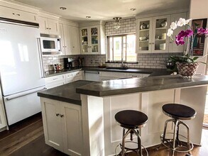 221 24th St in Manhattan Beach, CA - Foto de edificio - Building Photo