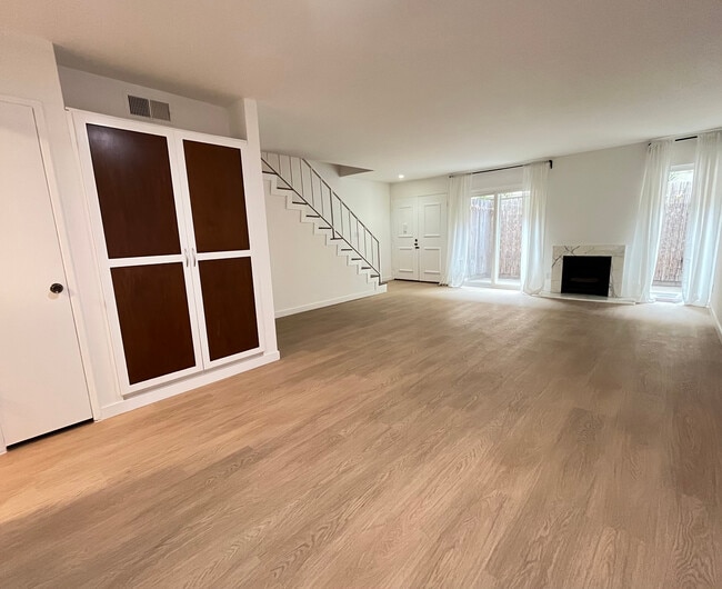 5115 Kester Ave in Sherman Oaks, CA - Building Photo - Building Photo