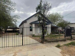 1707 Laredo St in Laredo, TX - Building Photo - Building Photo