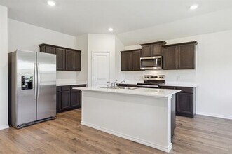 718 Buttercup Dr in Pilot Point, TX - Building Photo - Building Photo