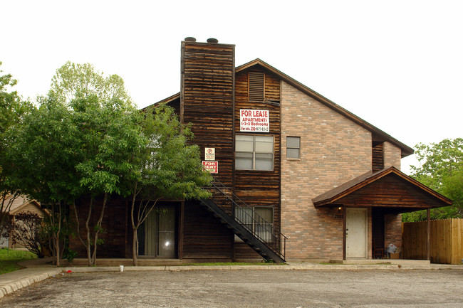 7518 Windsor Oaks in San Antonio, TX - Foto de edificio - Building Photo