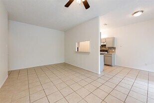 9100 Mountain Ridge Dr in Austin, TX - Building Photo
