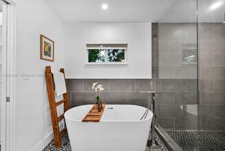 150 NE 50th St in Miami, FL - Building Photo - Building Photo