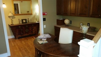 932 E College St in Iowa City, IA - Building Photo - Building Photo