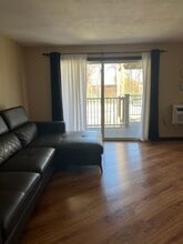 25 Farrwood Ave, Unit #4 in North Andover, MA - Foto de edificio - Building Photo