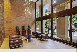 2650 N Lakeview Ave, Unit 3106 in Chicago, IL - Foto de edificio - Building Photo