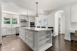 3825 Peachtree Dunwoody Rd in Atlanta, GA - Building Photo - Building Photo