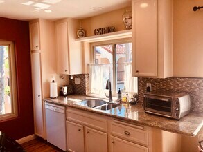 10742 Dabney Dr, Unit 52 in San Diego, CA - Building Photo - Building Photo