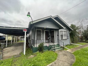 1728 Hays St, Unit 1 in San Antonio, TX - Building Photo - Building Photo