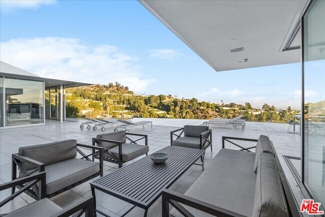 1620 Carla Ridge in Beverly Hills, CA - Building Photo - Building Photo