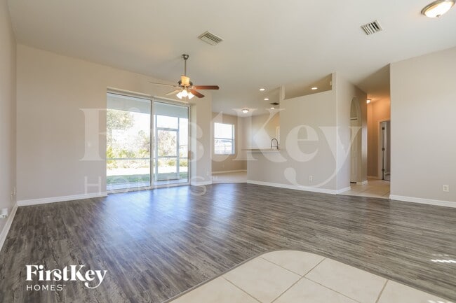 2474 Saybrook Ave in North Port, FL - Foto de edificio - Building Photo