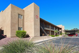 Altamira Apartments in Tucson, AZ - Building Photo - Building Photo