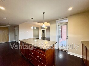 1160-1160 Bernard Ave in Kelowna, BC - Building Photo - Building Photo