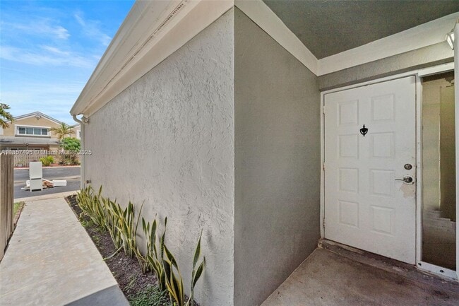 1382 NW 123rd Ave in Pembroke Pines, FL - Building Photo - Building Photo