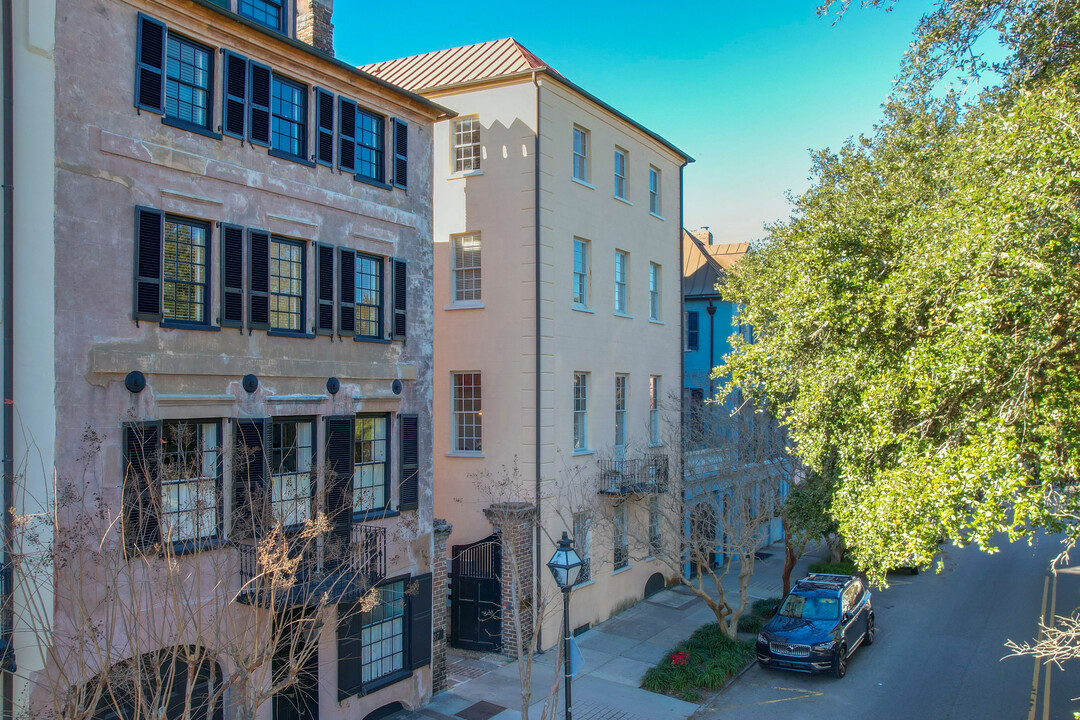 87 E Bay St in Charleston, SC - Building Photo