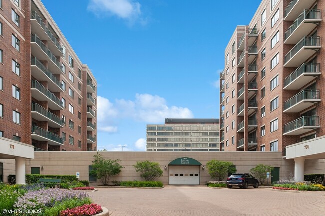 770 Pearson St in Des Plaines, IL - Building Photo - Building Photo