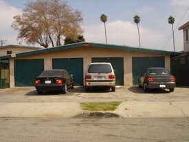 445-449 W Almond St in Compton, CA - Building Photo