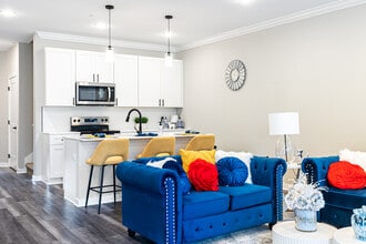 Greenwood Townhomes in Olathe, KS - Building Photo - Interior Photo