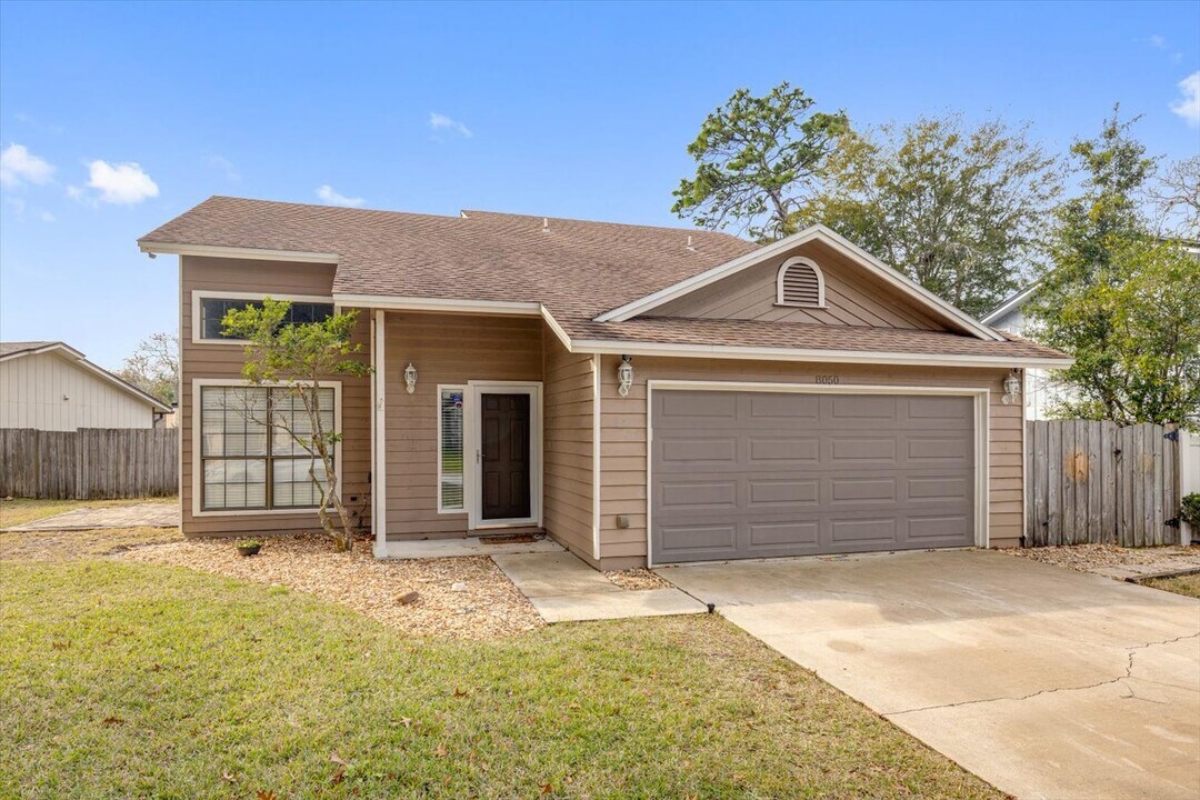 8050 Toulon Ct in Jacksonville, FL - Building Photo