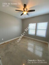 1004 W Hanna St in Denison, TX - Foto de edificio - Building Photo