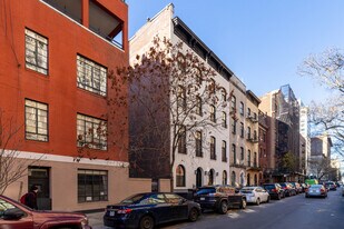 222 E 17th St in New York, NY - Building Photo
