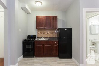 6930 N Greenview Ave in Chicago, IL - Building Photo - Building Photo