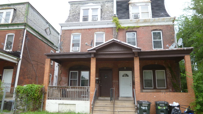 6604 Woodland Ave in Philadelphia, PA - Building Photo - Building Photo