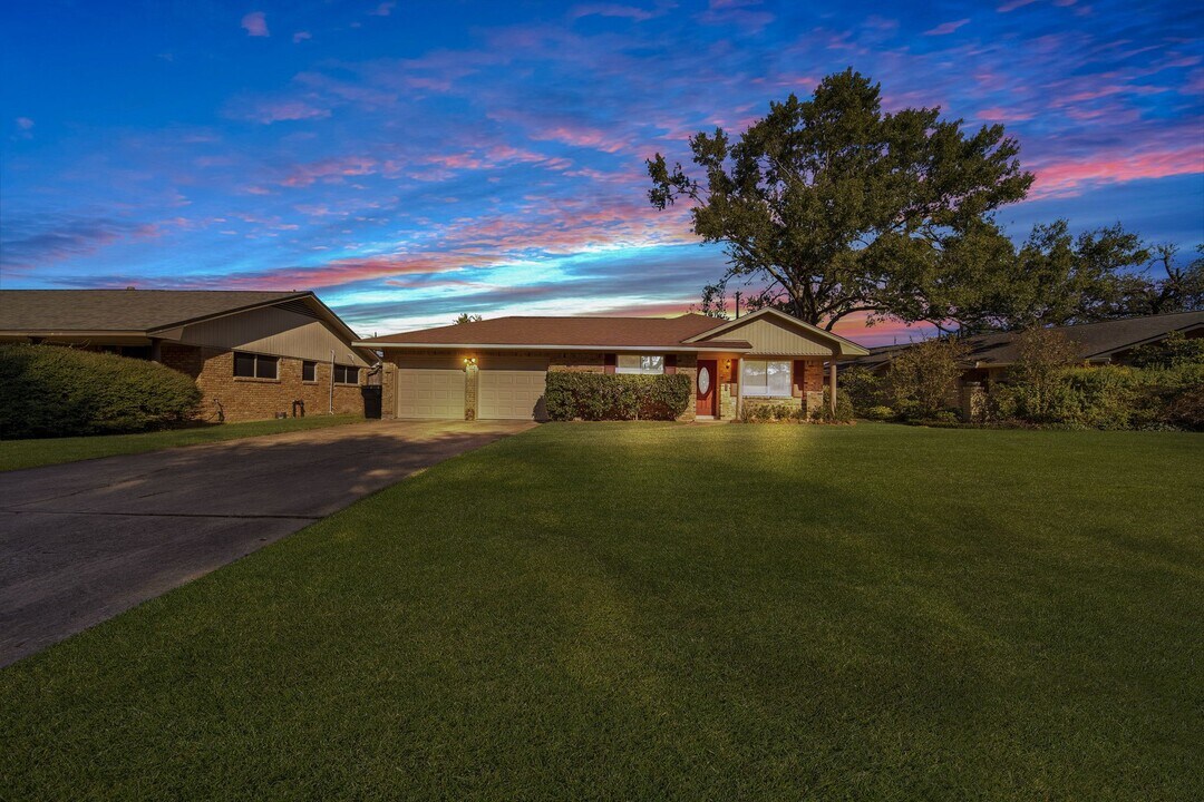 1607 Willowby Dr in Houston, TX - Building Photo