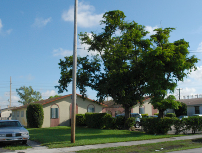 4101 SW 20th St in Hollywood, FL - Building Photo - Building Photo