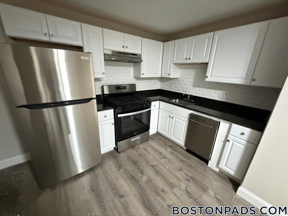 169 Aiken Ave in Lowell, MA - Building Photo