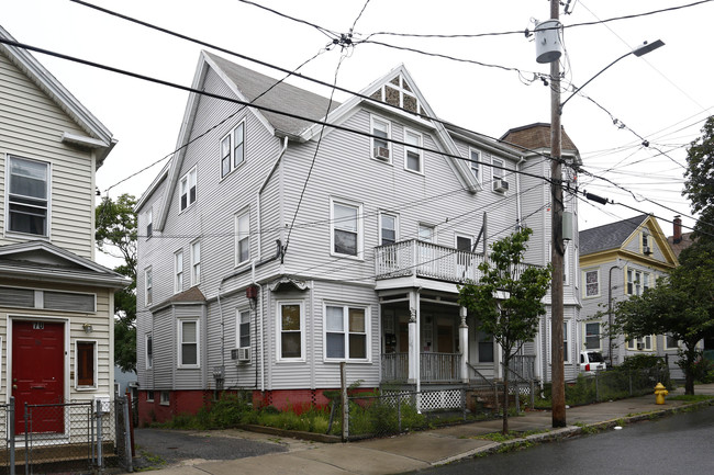 72 Bloomingdale St in Chelsea, MA - Foto de edificio - Building Photo