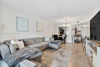 116 Lake Emerald Dr in Oakland Park, FL - Building Photo - Building Photo