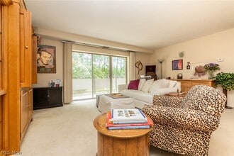 2112 Acacia Park Dr in Lyndhurst, OH - Building Photo - Building Photo