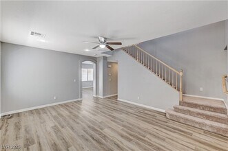 9174 W Brilliant Prairie Ct in Las Vegas, NV - Foto de edificio - Building Photo