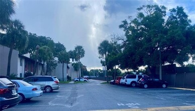 3845 S Lake Dr in Tampa, FL - Building Photo - Building Photo