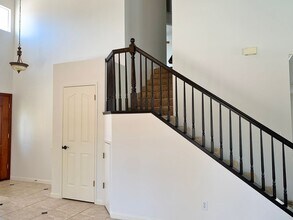 1060 Hemlock Ct in Hollister, CA - Building Photo - Building Photo